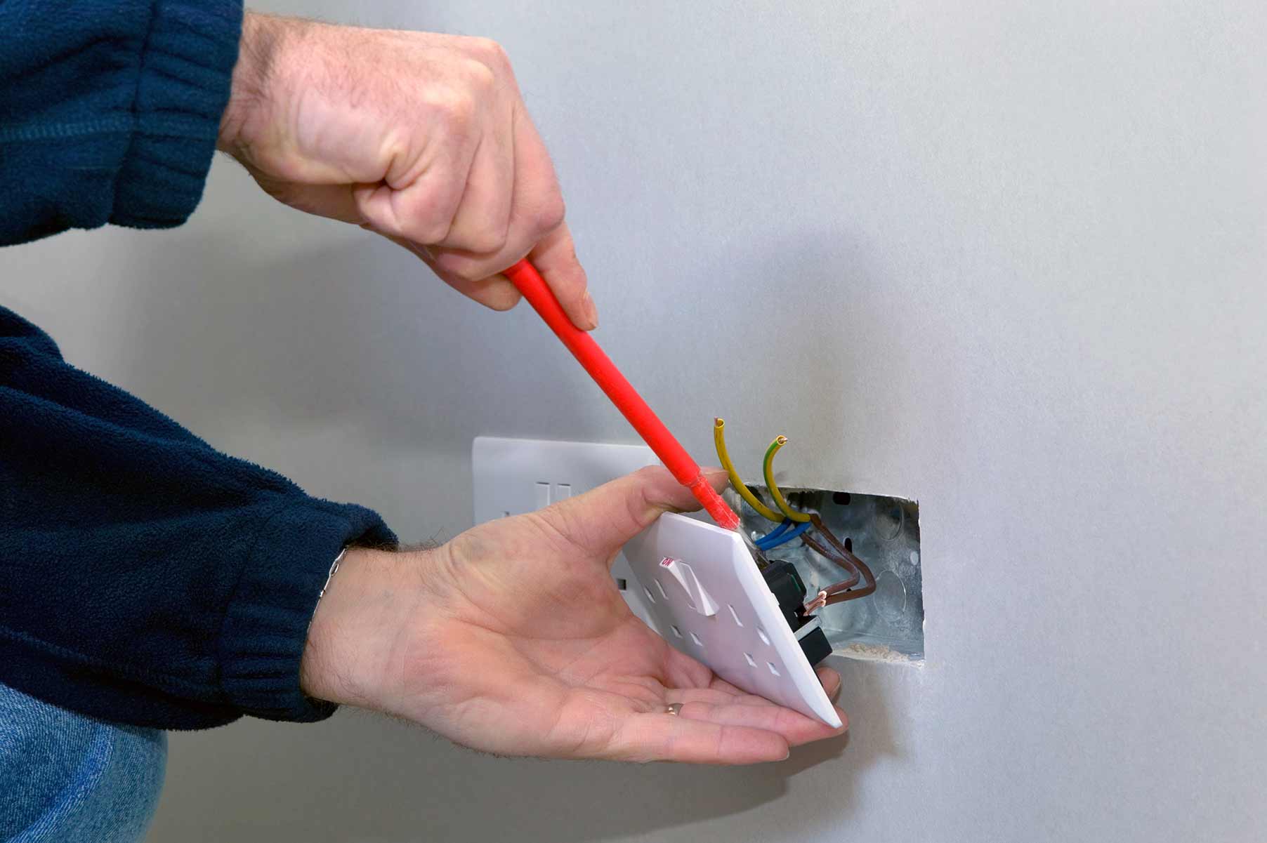 Our electricians can install plug sockets for domestic and commercial proeprties in Great Yarmouth and the local area. 